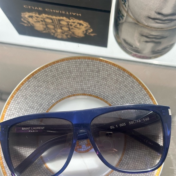 YSL blue sunglasses modern look - Picture 4 of 5